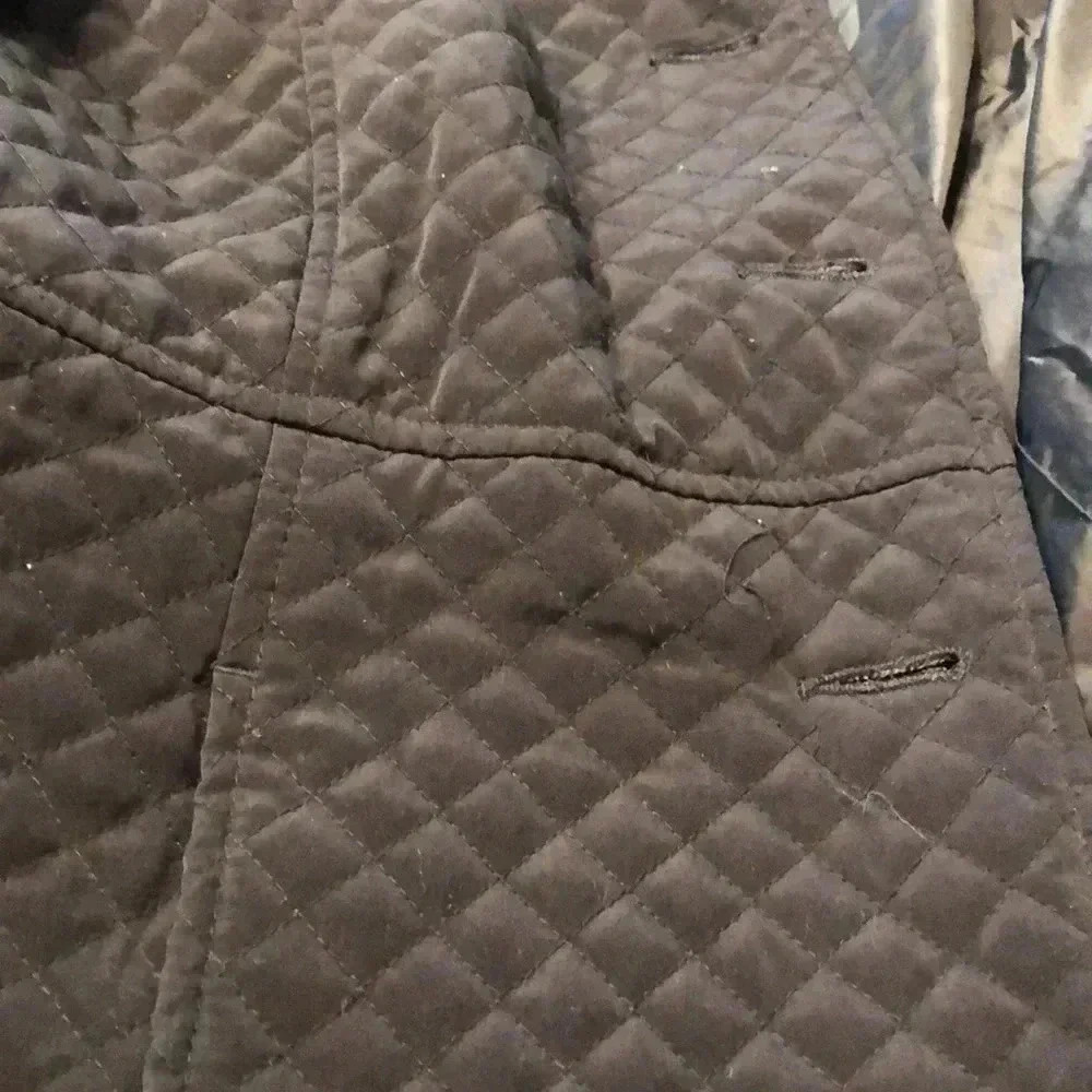 Willow Lane lined coat.  Button close.  Two open side pockets - Picture 10 of 10